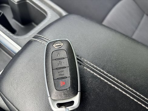 Used 2025 Nissan Sentra SV FWD image 18