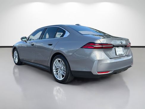 Used 2025 BMW 530i 530i w/ Premium Package image 5