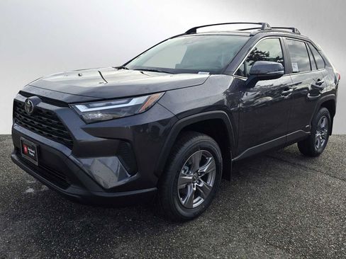 Used 2025 Toyota RAV4 XLE image 7