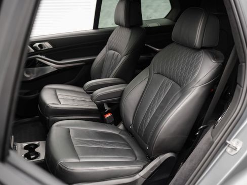 Used 2024 BMW X7 M60i w/ Executive Package image 24