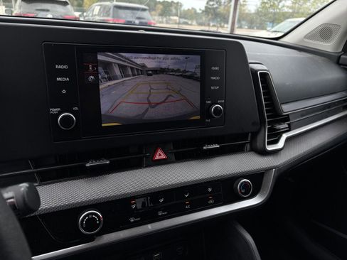 Used 2025 Kia Sportage LX image 23