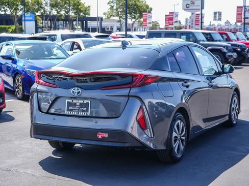 Used 2017 Toyota Prius Prime FWD image 6