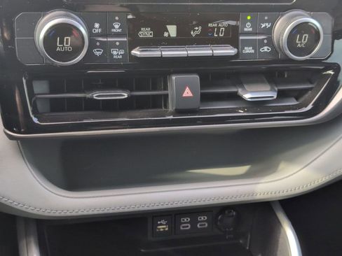Used 2023 Toyota Highlander L FWD image 8