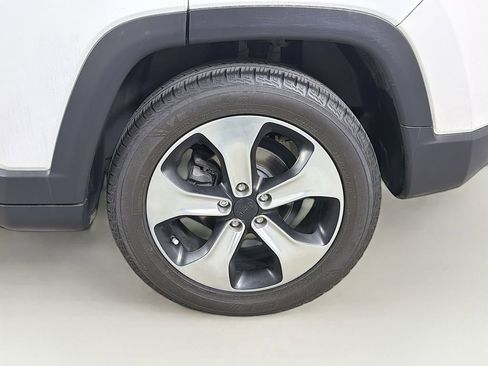 Used 2017 Jeep Compass Latitude image 28