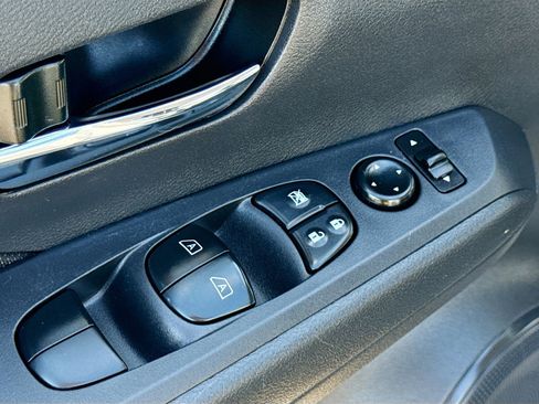 Used 2023 Nissan Kicks SV image 8