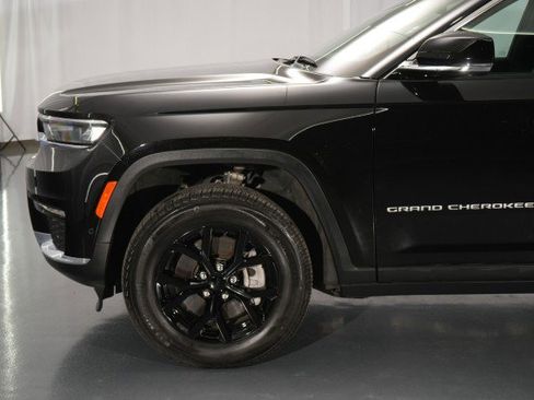 Used 2025 Jeep Grand Cherokee L Limited w/ Luxury Tech Group II image 4