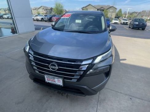 Used 2025 Nissan Rogue SV AWD/4WD image 5
