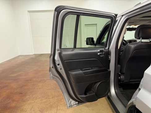 Used 2017 Jeep Patriot High Altitude AWD/4WD image 46