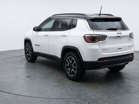 Used 2025 Jeep Compass Trailhawk AWD/4WD image 6