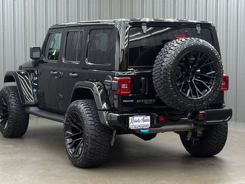 Used 2024 Jeep Wrangler Unlimited Sahara w/ Technology Group AWD/4WD image 3