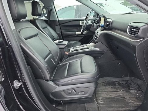 Used 2023 Ford Explorer XLT w/ Equipment Group 202A image 13