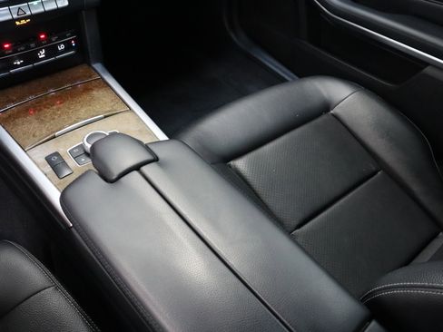 Used 2016 Mercedes-Benz E 350 Sedan w/ Premium Package image 16