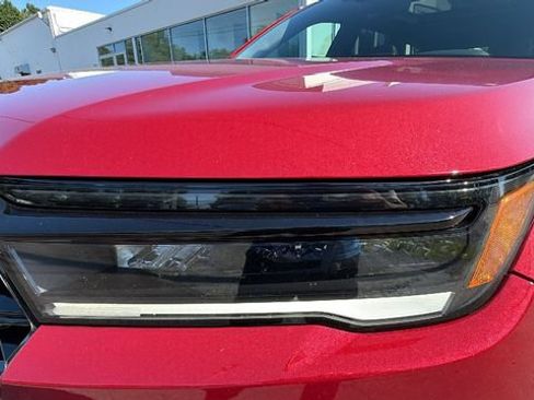 Used 2023 Honda Pilot TrailSport image 10