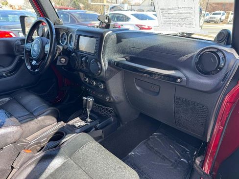 Used 2012 Jeep Wrangler Unlimited Sahara image 20