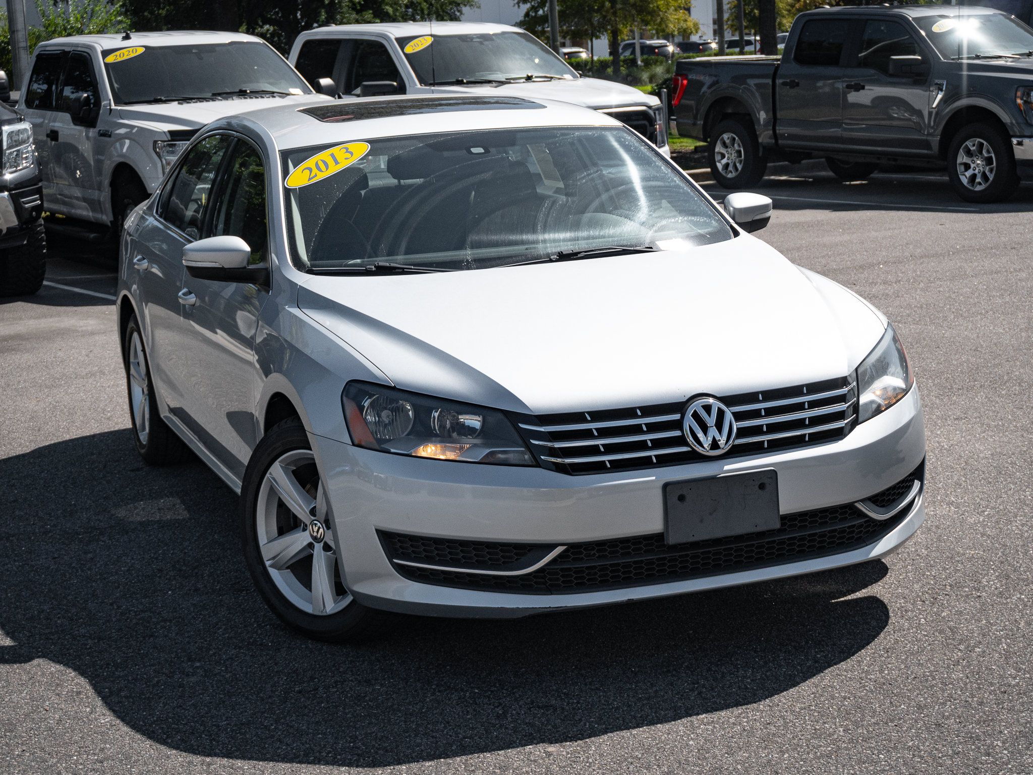 Used 2013 Volkswagen Passat TDI SE FWD image 2
