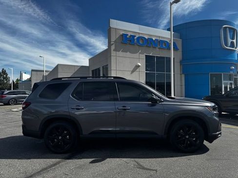 Used 2025 Honda Pilot Black Edition image 4