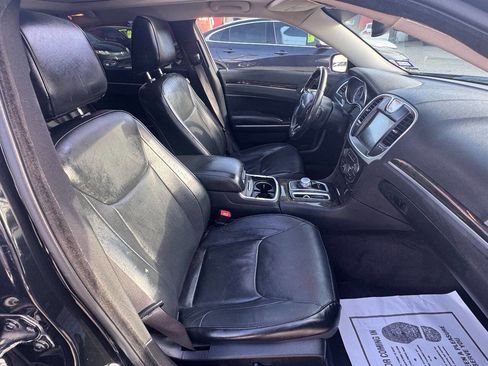 Used 2016 Chrysler 300 C image 17
