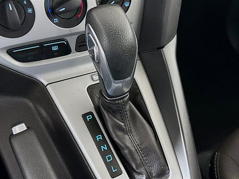 Used 2014 Ford Focus SE w/ SE Winter Package FWD image 16