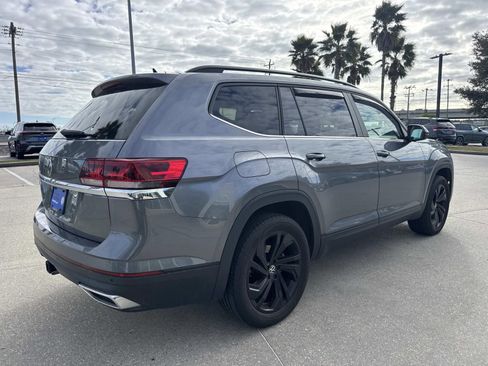 Used 2023 Volkswagen Atlas SE w/ Black Wheel Package image 5