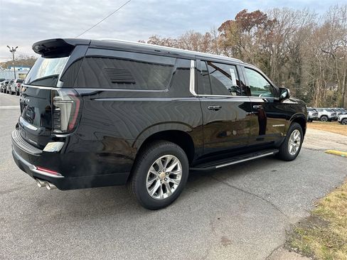 New 2026 Chevrolet Suburban Premier image 34