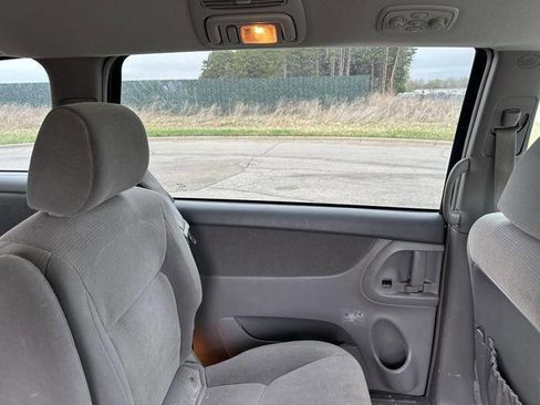 Used 2005 Toyota Sienna image 29