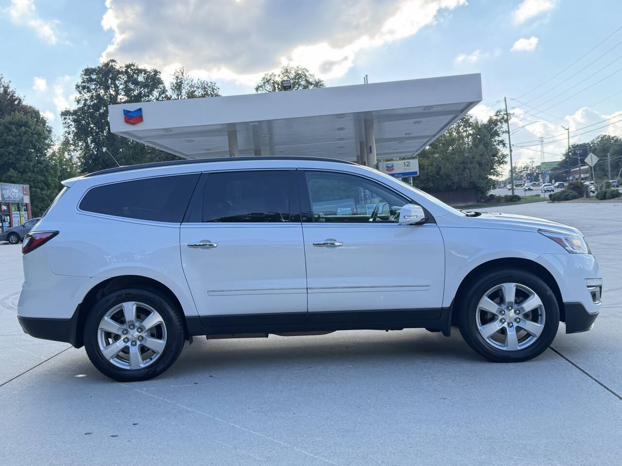 Used 2016 Chevrolet Traverse LTZ AWD/4WD image 27