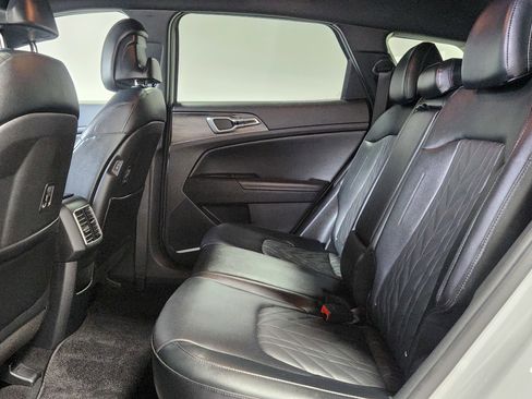 Used 2025 Hyundai Venue SEL FWD image 13