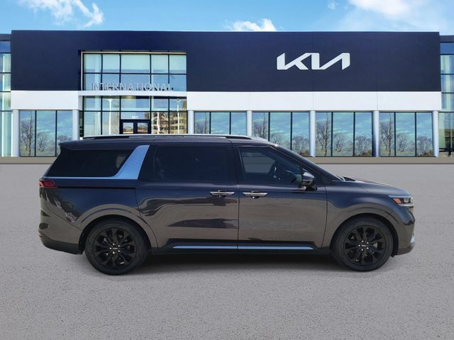Certified 2024 Kia Carnival SX Prestige FWD image 3