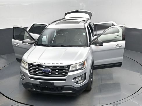 Used 2017 Ford Explorer XLT w/ Equipment Group 202A image 55