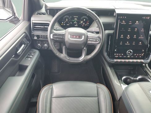 Used 2025 GMC Yukon AT4 w/ AT4 Premium Package AWD/4WD image 12