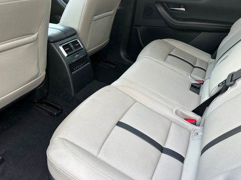 Certified 2025 MAZDA CX-70 3.3 Turbo w/ Premium Package image 12