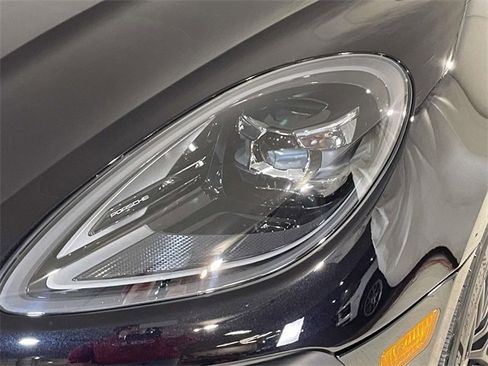 Used 2025 Porsche Macan GTS image 11