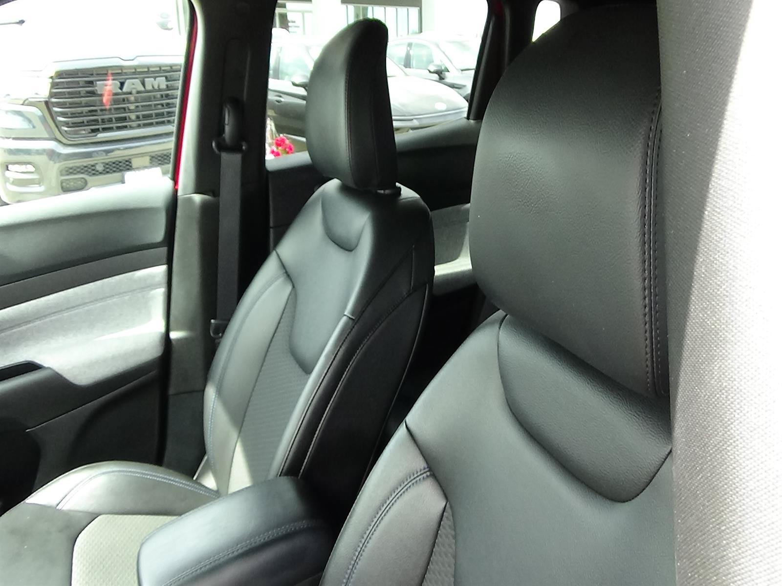 Certified 2025 Jeep Compass Latitude AWD/4WD image 17