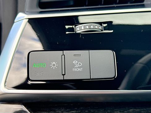 Used 2023 Audi Q8 Premium Plus image 34