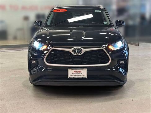 Used 2024 Toyota Highlander XLE image 2