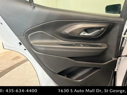 Used 2024 GMC Terrain SLE w/ Driver Convenience Package image 18