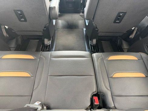 Used 2024 GMC Yukon AT4 w/ AT4 Premium Package AWD/4WD image 19
