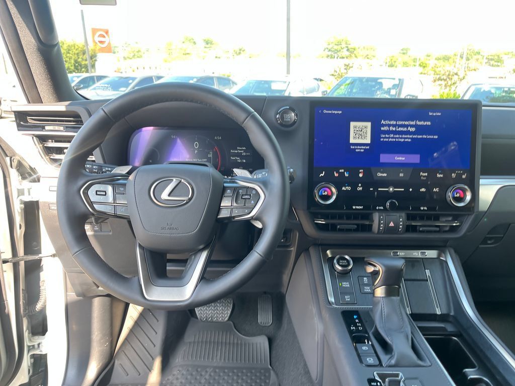 Used 2026 Lexus GX 550 w/ Accessory Package (2T) AWD/4WD image 25