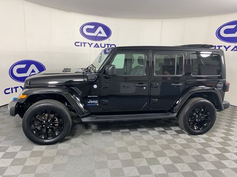 Used 2023 Jeep Wrangler Unlimited Sahara w/ Cold Weather Group AWD/4WD image 6