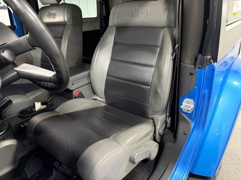 Used 2010 Jeep Wrangler Sahara AWD/4WD image 16