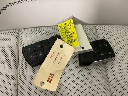 Used 2024 GMC Acadia Denali image 52