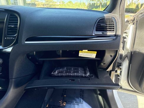 Used 2019 Chrysler 300 S w/ Safetytec Plus Group image 18