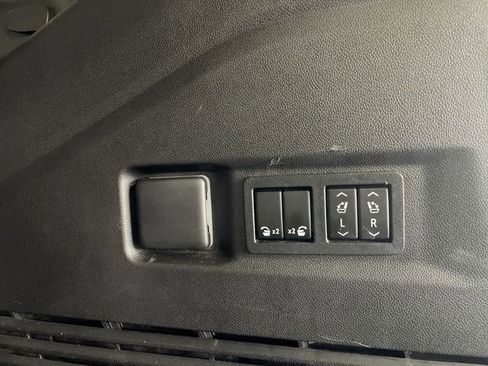 Used 2022 Chevrolet Tahoe Z71 w/ Luxury Package image 26