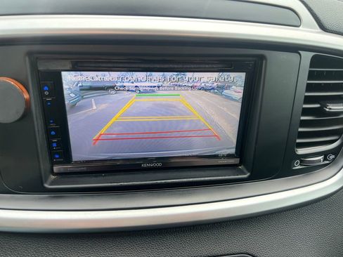 Used 2017 Kia Sorento AWD image 23