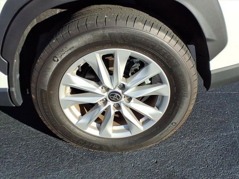Used 2022 Toyota Corolla Cross LE image 11