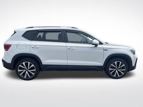 Used 2023 Volkswagen Taos SE FWD image 4