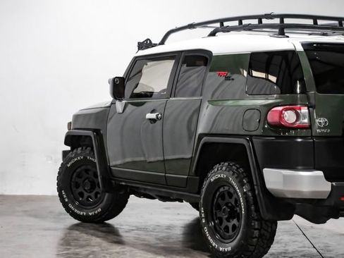 Used 2014 Toyota FJ Cruiser 4WD w/ Convenience Package image 15