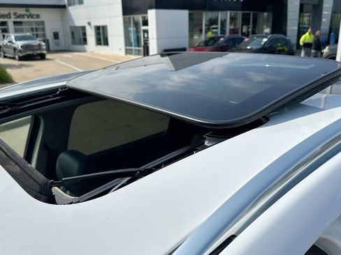 Certified 2021 Buick Enclave Essence w/ Sound and Sites Package image 19