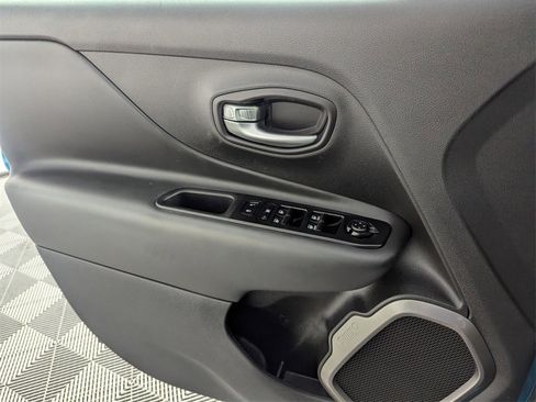 Certified 2022 Jeep Renegade Limited image 28