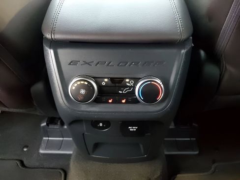 Used 2025 Ford Explorer Platinum w/ LUX Leather Package image 21